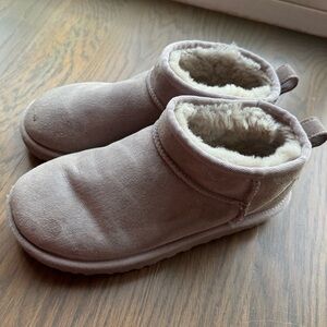 UGG Classic Ultra Mini Boots kids 5 lavender Suede Shearling Cozy Winter Slip-On